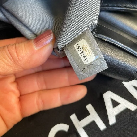 💯% Authentic Chanel hobo crossbody bag - Picture 11 of 17